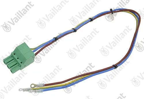 Vaillant Kabelbaum mit grünem Stecker und mehreren farbigen Drähten, endet in zwei offenen Anschlusskabeln mit Ösen.